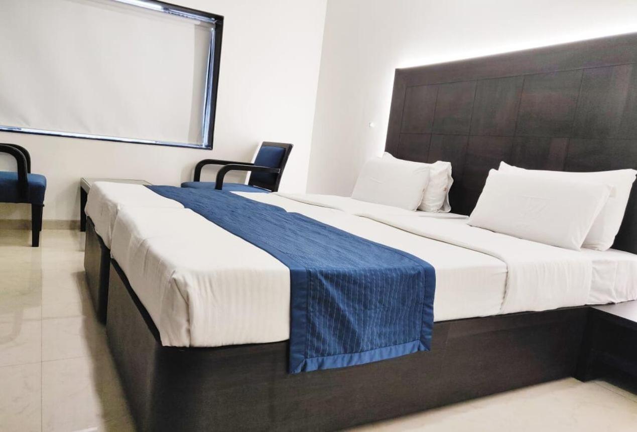 מומביי Sukh Hotel מראה חיצוני תמונה