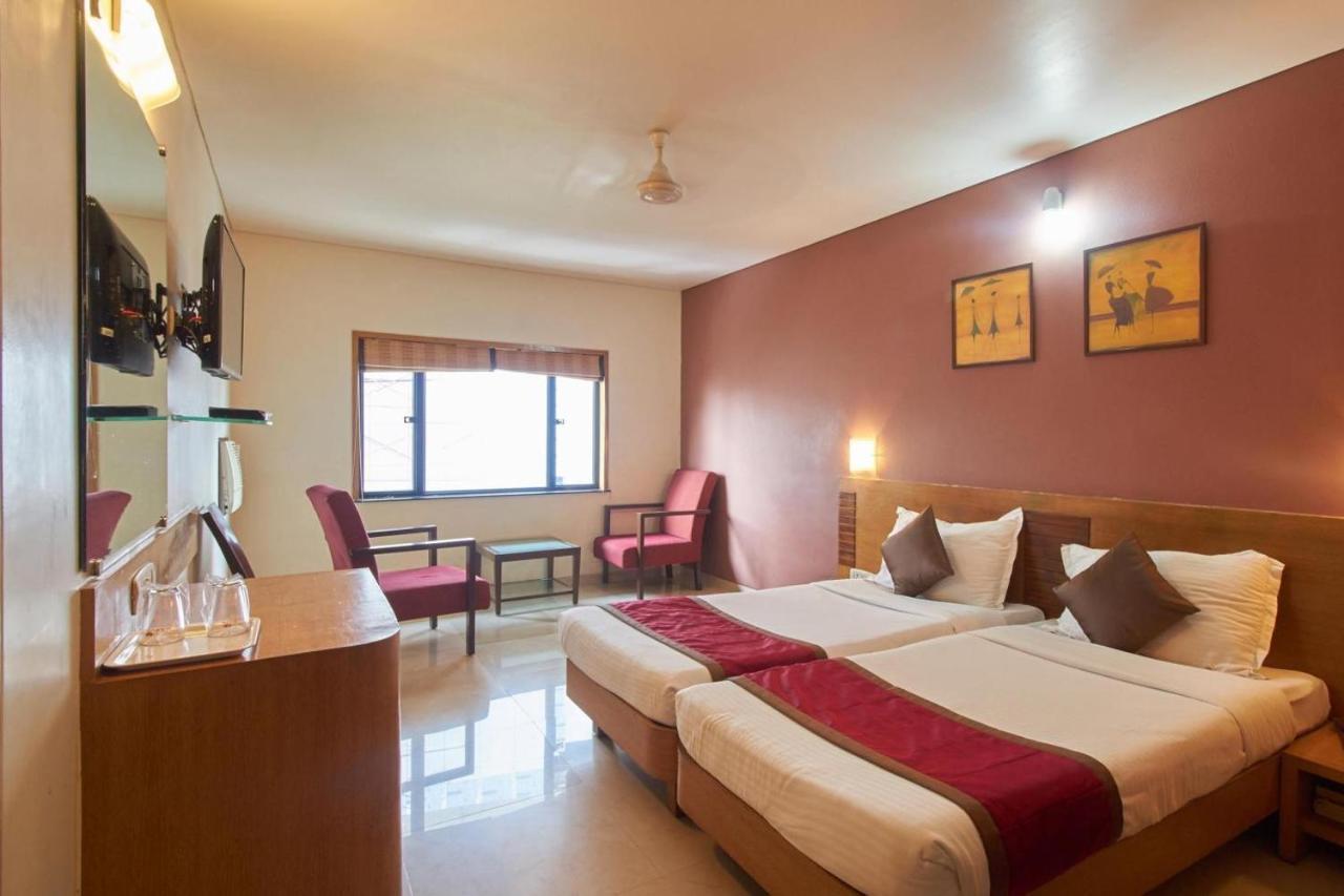מומביי Sukh Hotel מראה חיצוני תמונה
