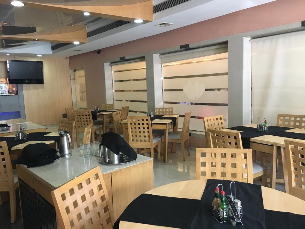 מומביי Sukh Hotel מראה חיצוני תמונה