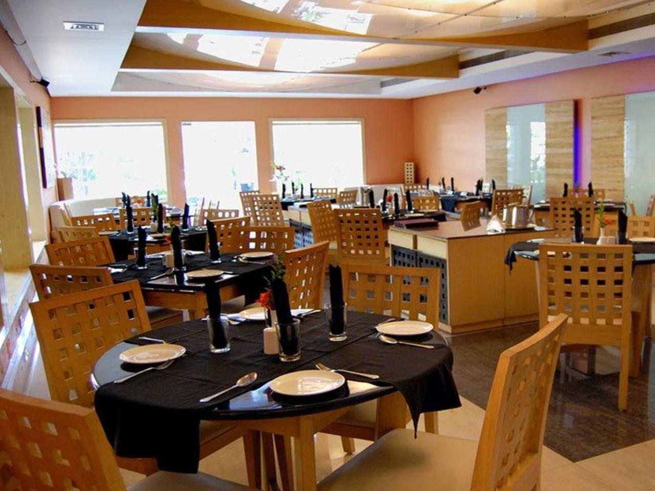 מומביי Sukh Hotel מראה חיצוני תמונה