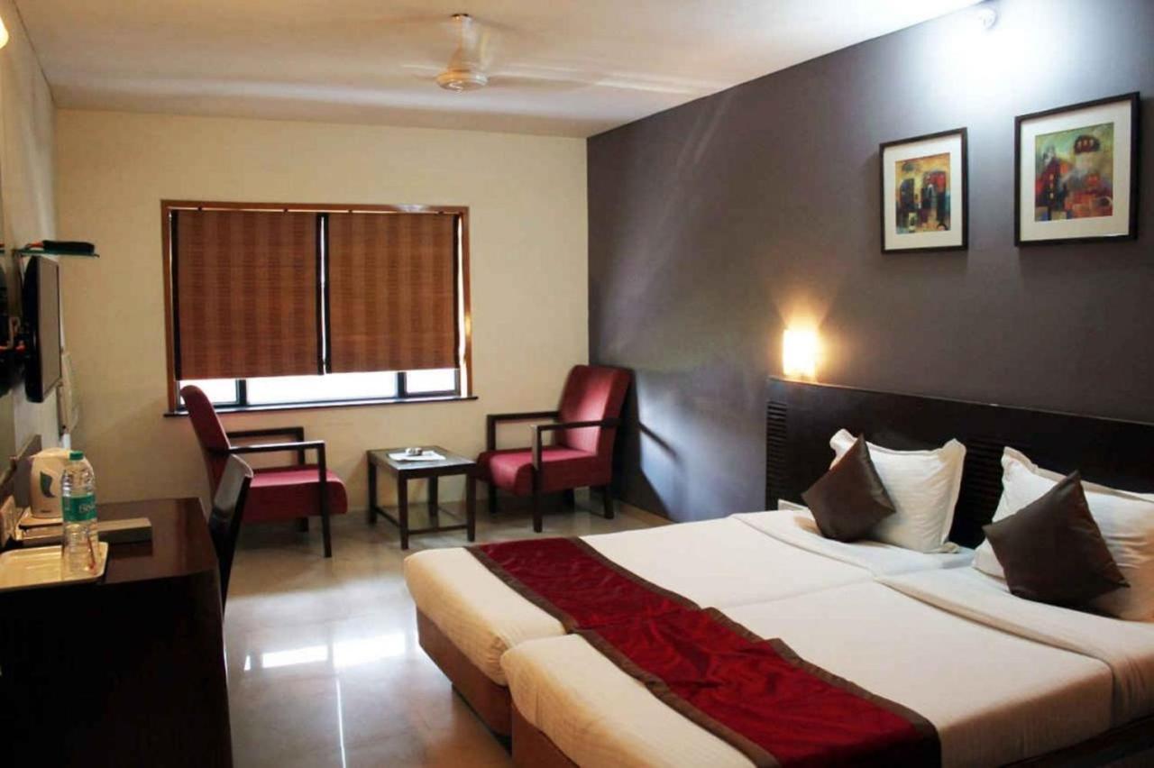 מומביי Sukh Hotel מראה חיצוני תמונה