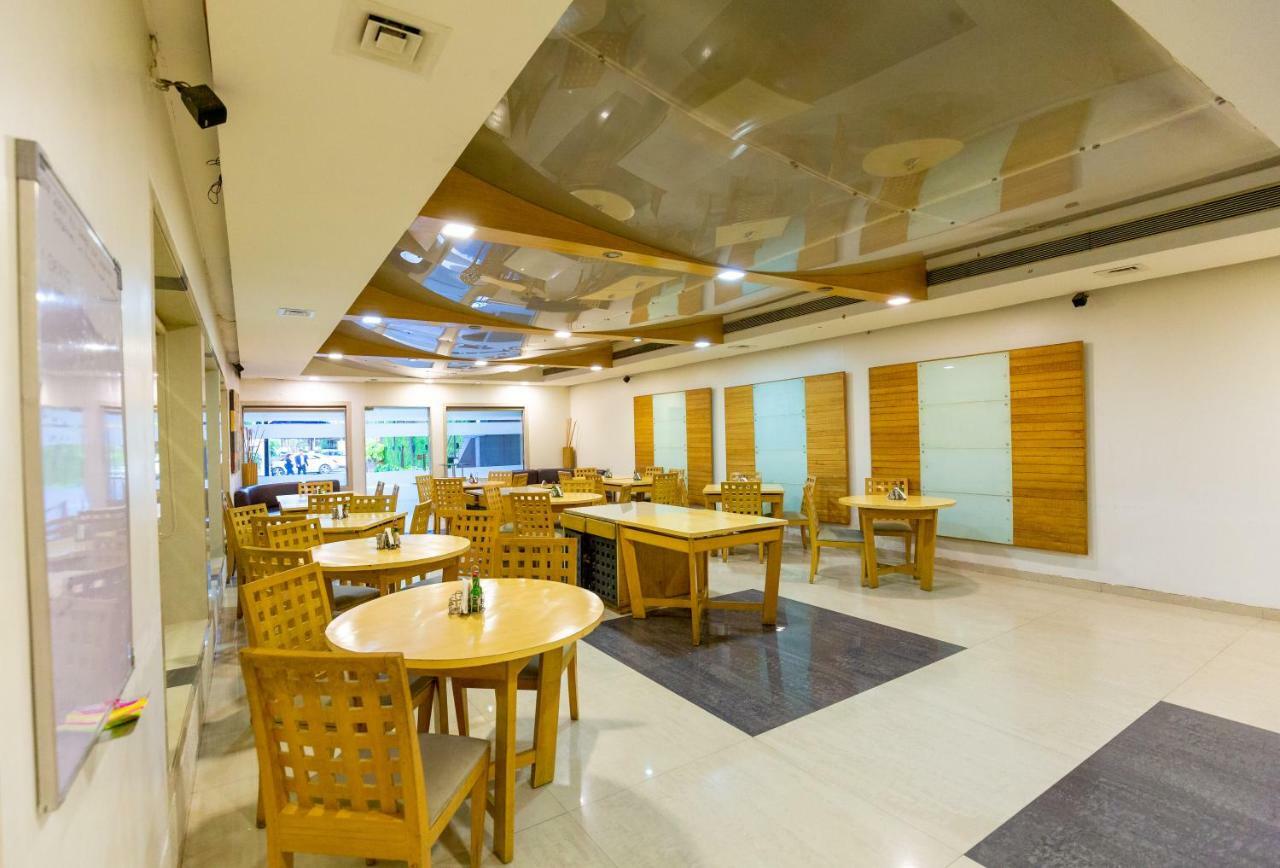 מומביי Sukh Hotel מראה חיצוני תמונה