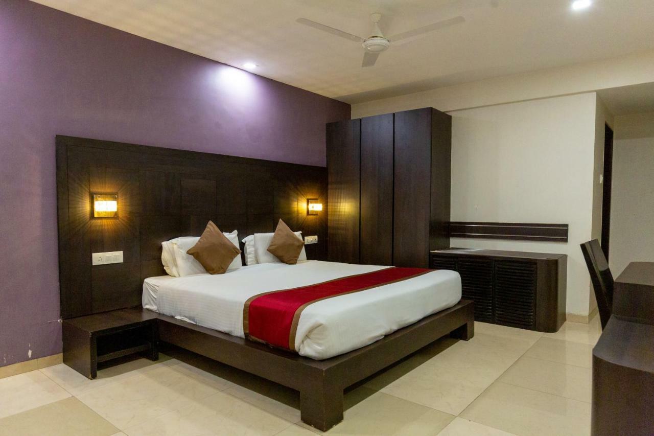 מומביי Sukh Hotel מראה חיצוני תמונה