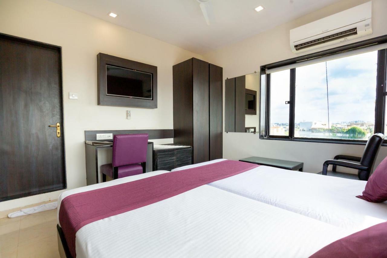 מומביי Sukh Hotel מראה חיצוני תמונה